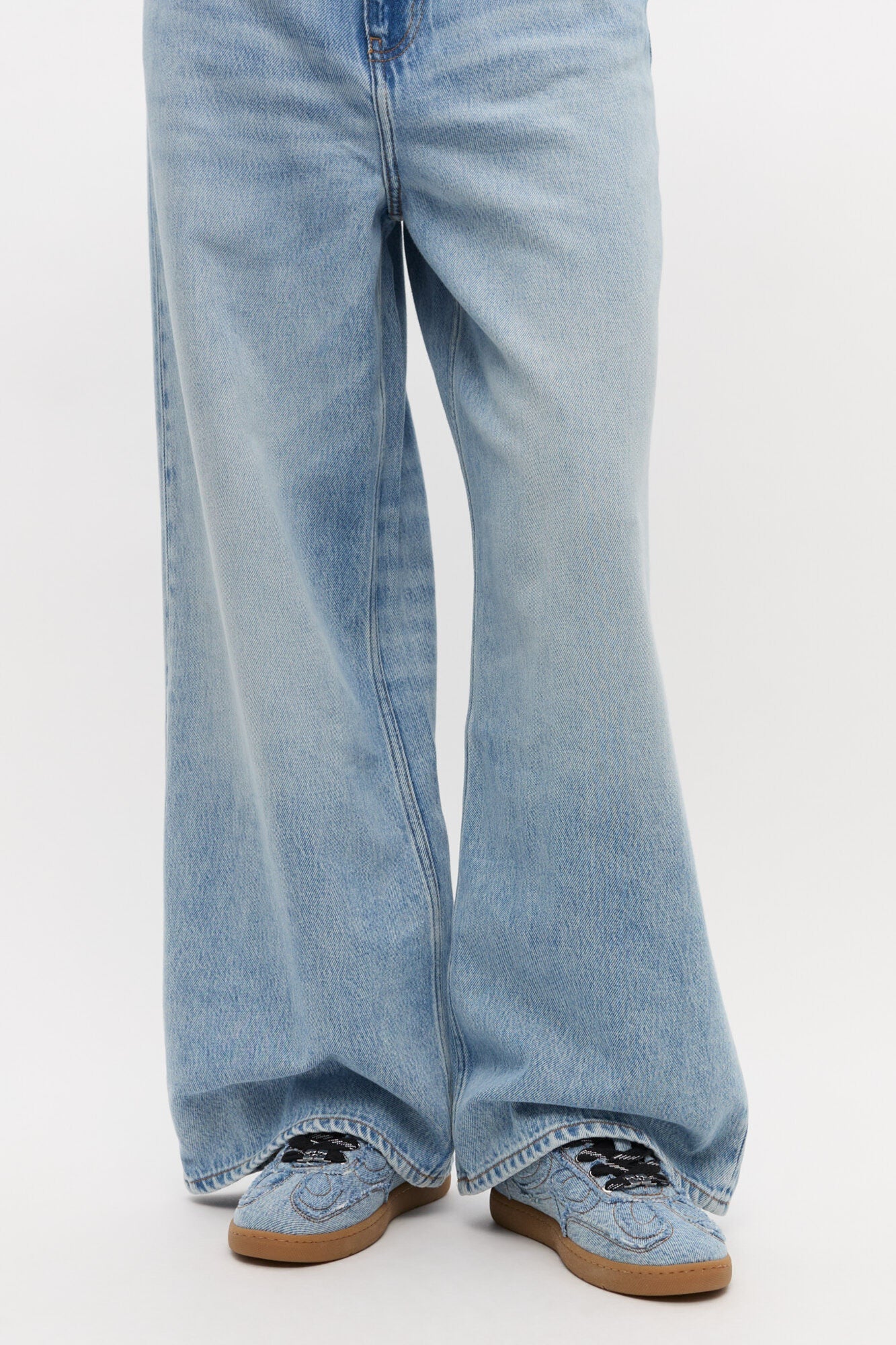 08 Denim Raw Edge Sneakers | Light Blue Vintage