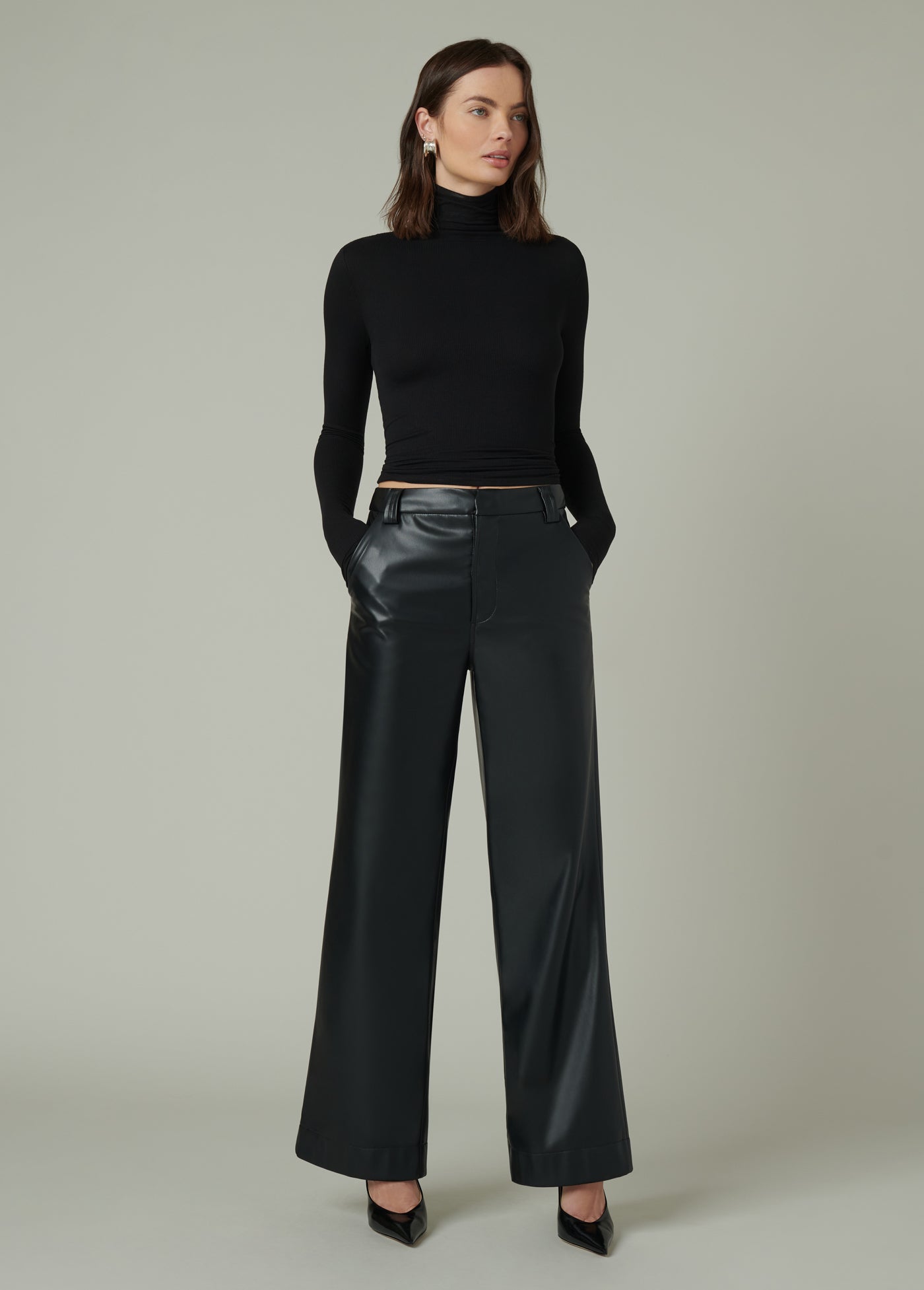The Mia Black 3 – trendy and comfortable high rise wide leg jeans.