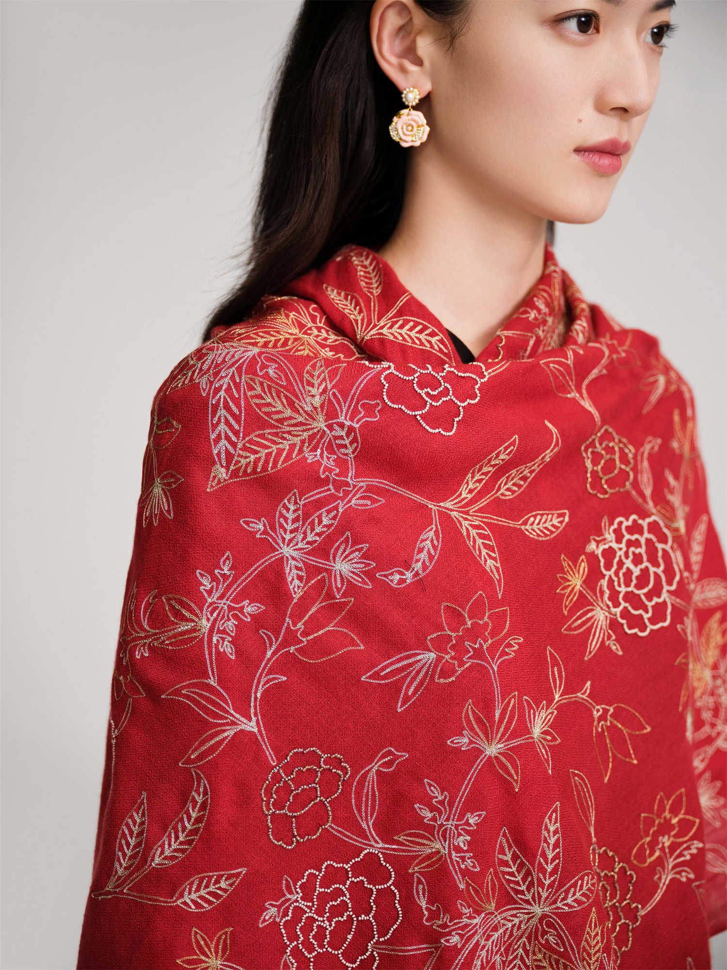 Heavy-duty Embroidery scarf | Red