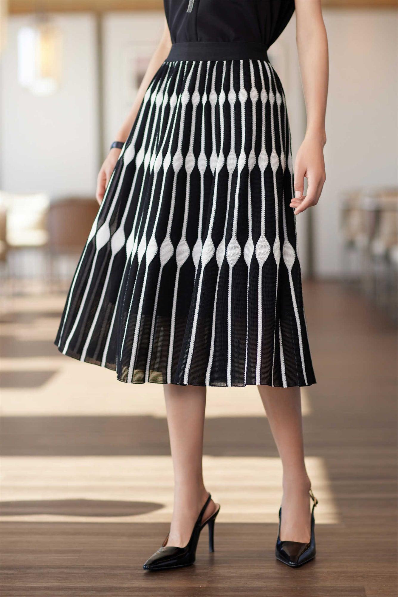 Hollowed-out Embossed Texture Skirt | Black
