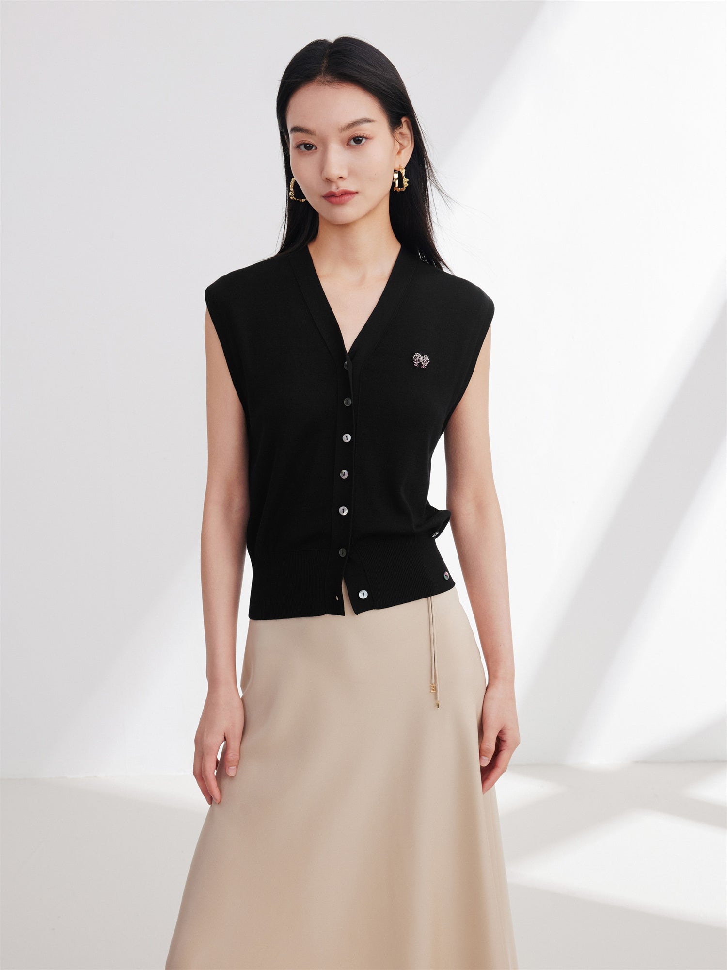 Sleeveless Button-Down Vest | Black