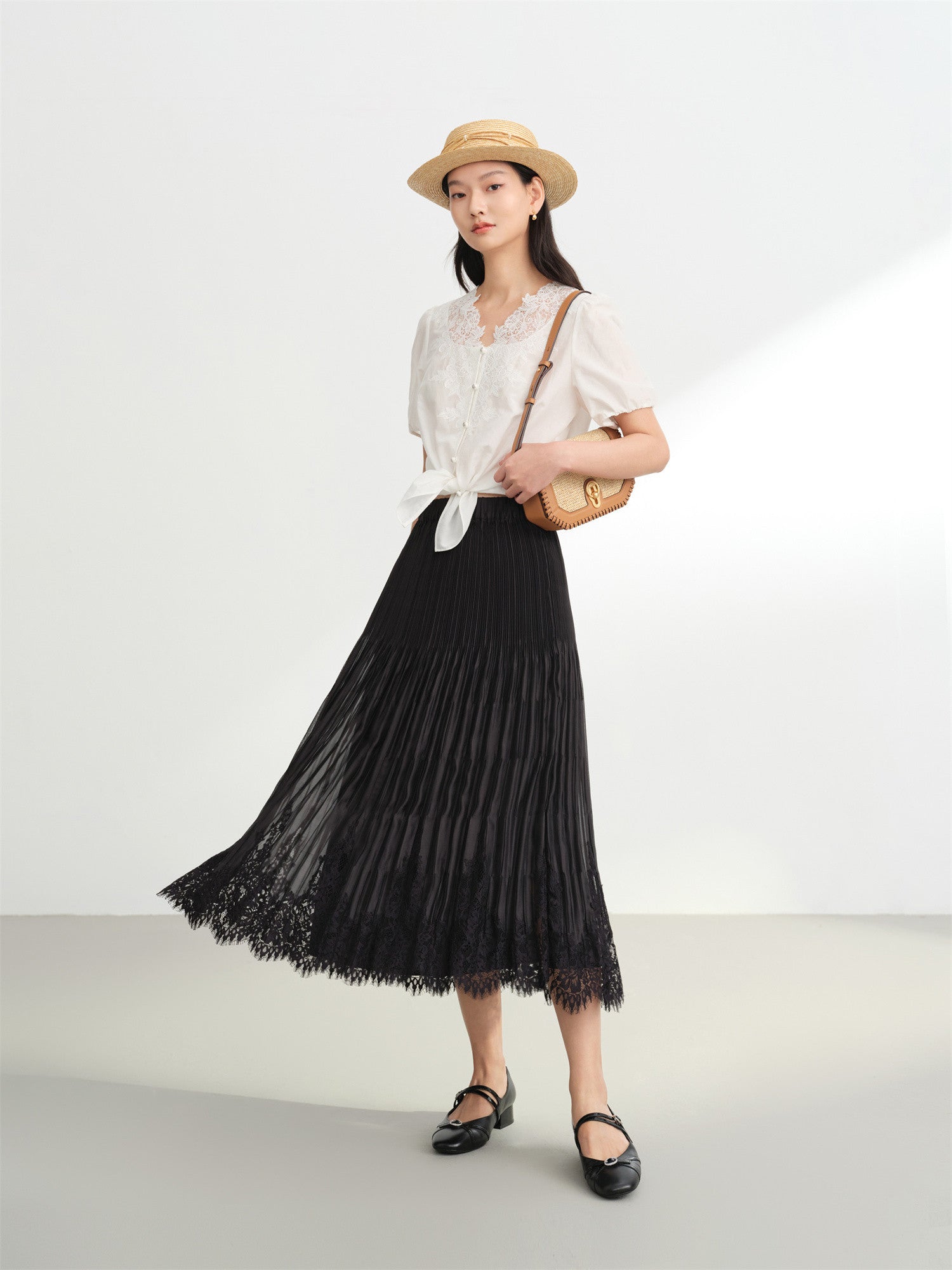 Classic Vintage Lace Pleated Skirt | Black