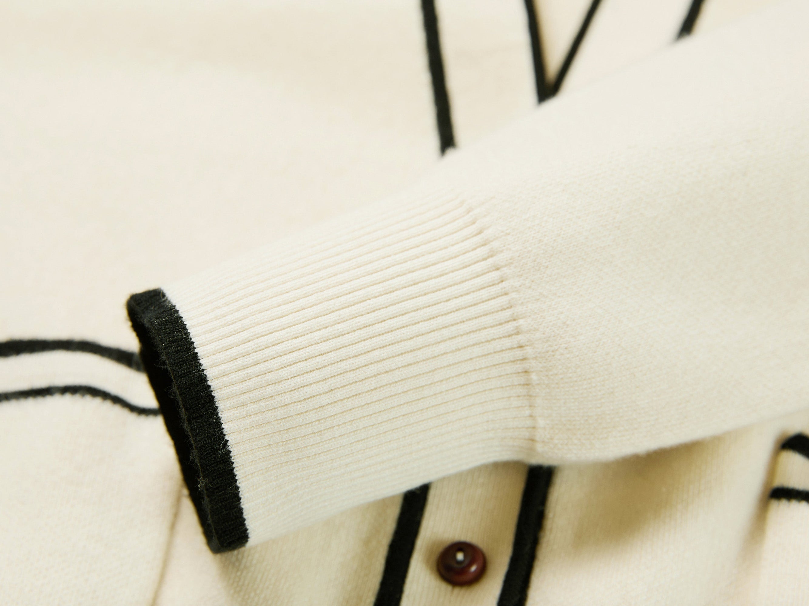Cotton Cashmere Blended V-Neck Color-Block Knit Cardigan | White