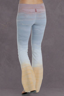 Women | Rolldown Bootleg Flare Pant | Rainbow Horizon 47