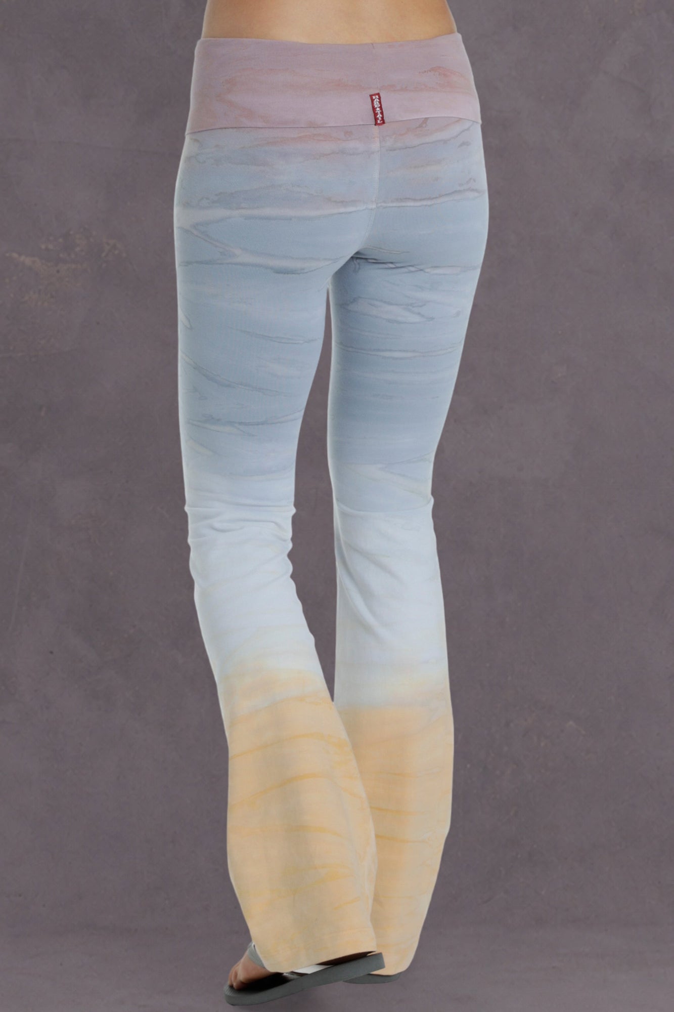 Women | Rolldown Bootleg Flare Pant | Rainbow Horizon 47