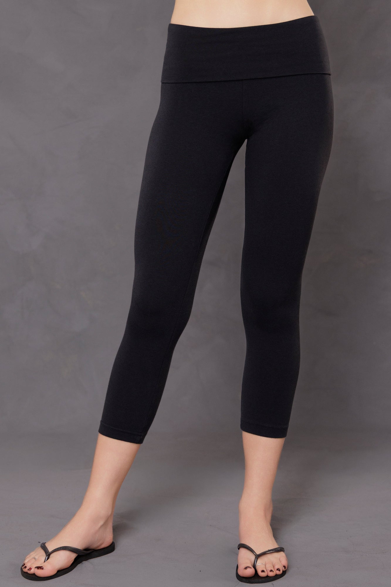 Women | Rolldown Capri Legging | Charcoal/Jet