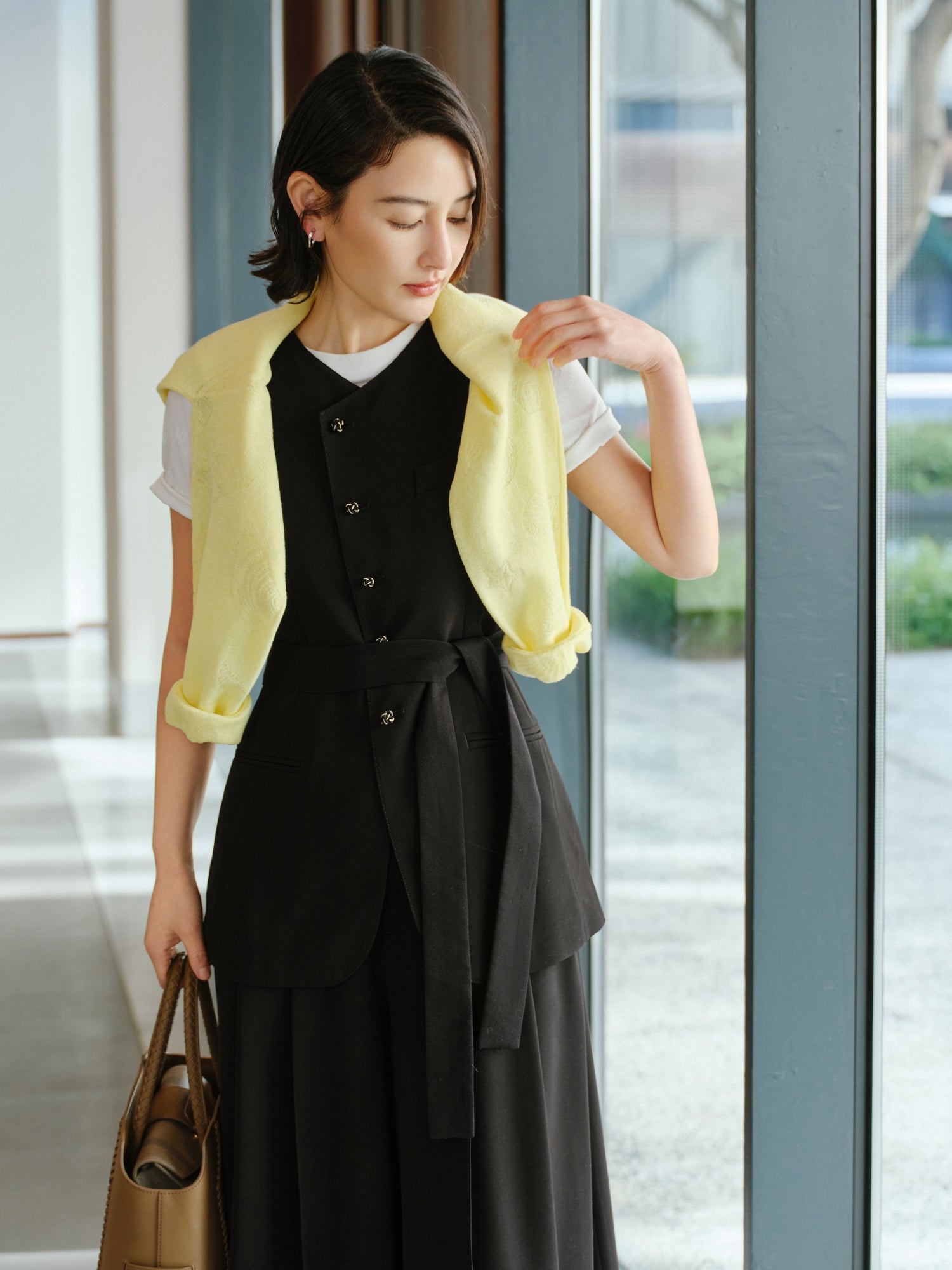 Triacetate Collarless Waist-Defining Vest | Black