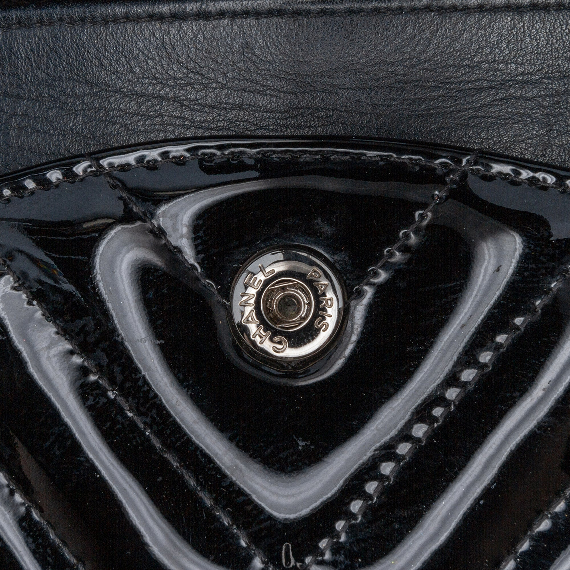 Chanel | Pre-Owned Medium Classic Chevron Patent Double Flap - I | Black