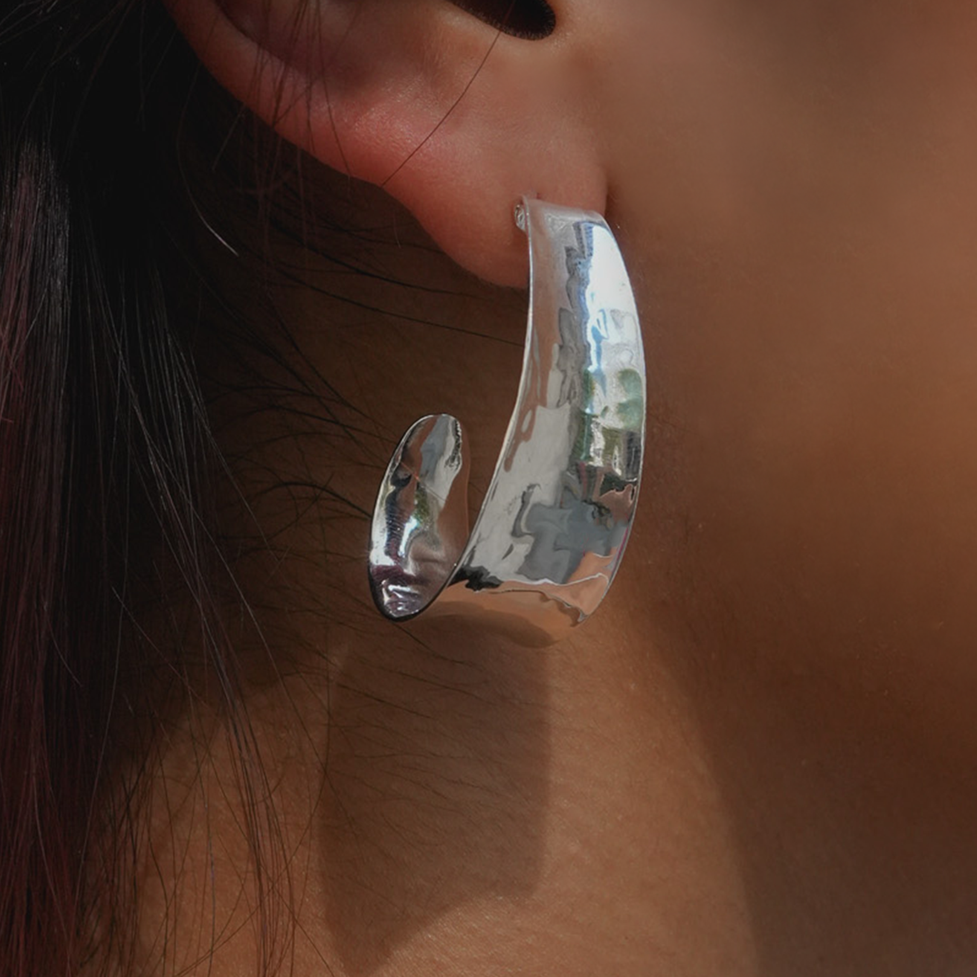 Isla Hoop | Rhodium-Plated Brass