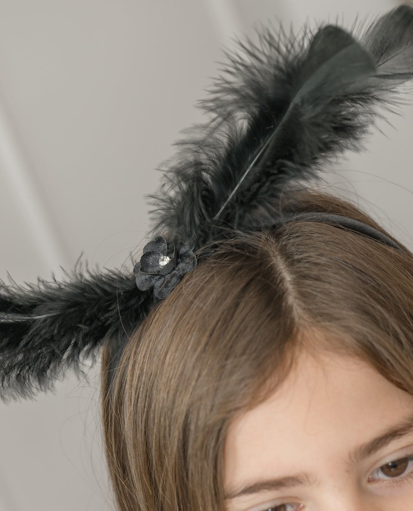 Girl | CocoFeather Black Headband | Beige
