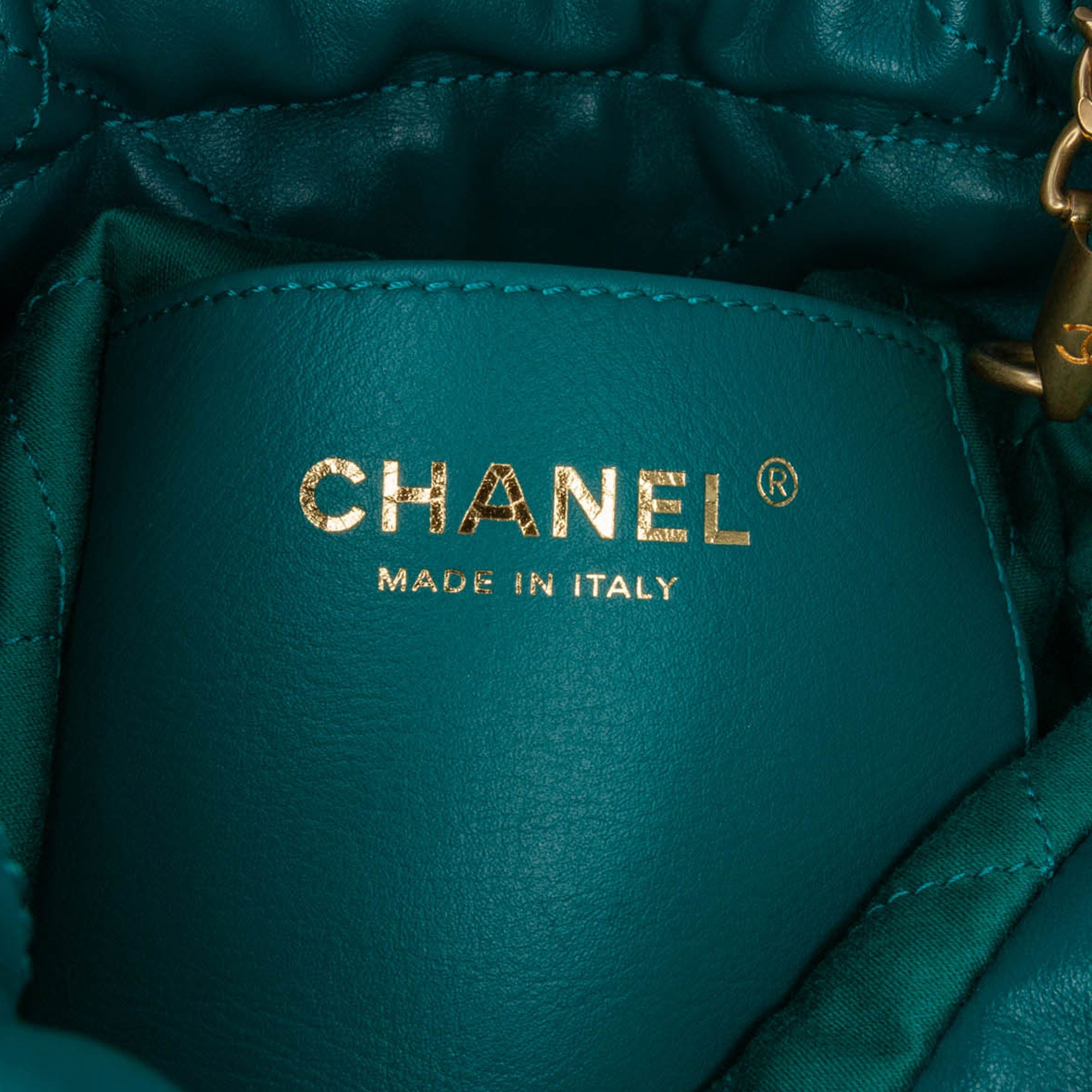 Chanel | Pre-Owned Mini Shiny Calfskin 22 Handbag - II | Green