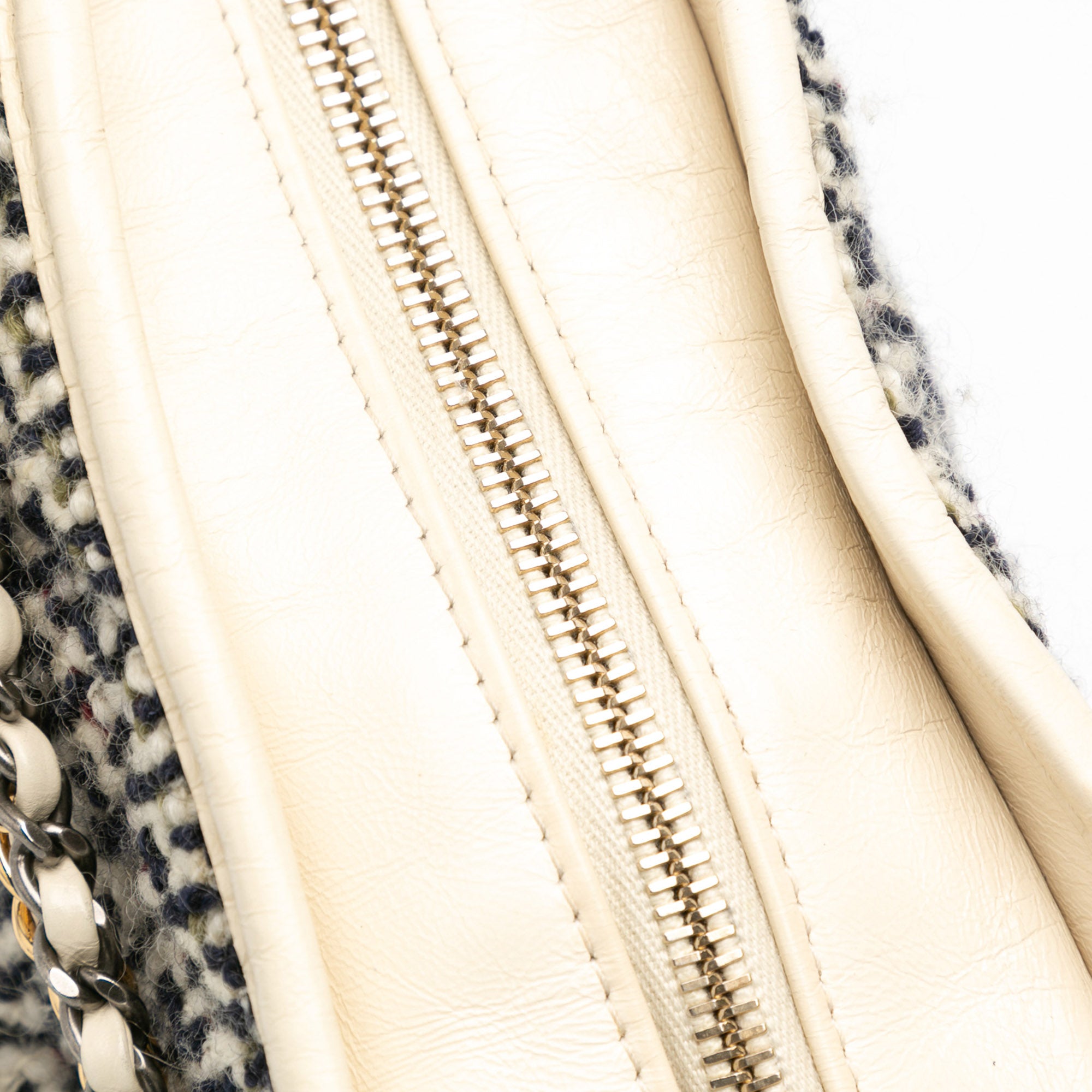 Chanel | Pre-Owned Medium Tweed and Lambskin Gabrielle Crossbody | Blue/Navy