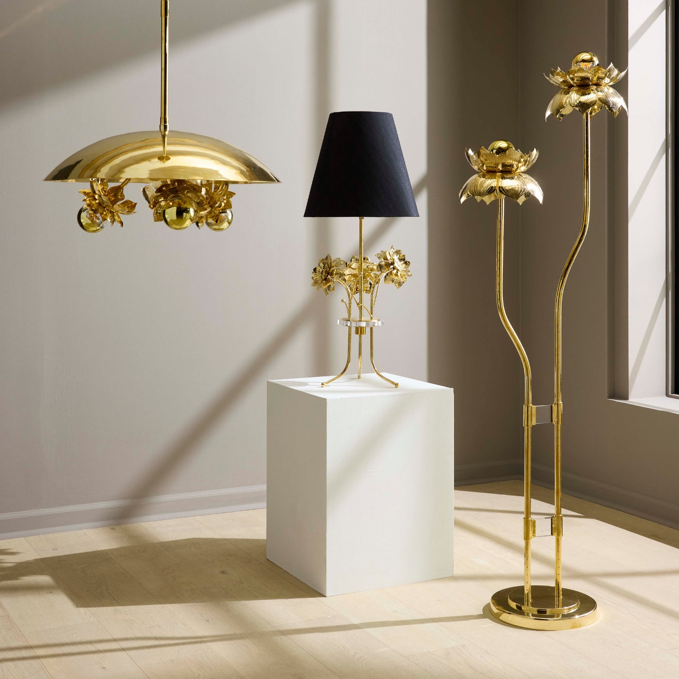 Brass Flower Table Lamp | Gold