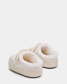 The Rudsak HARRIET - 8224519 Iceland women’s slippers in white faux shearling offer plush comfort and stylish coziness—perfect for lounging at home.