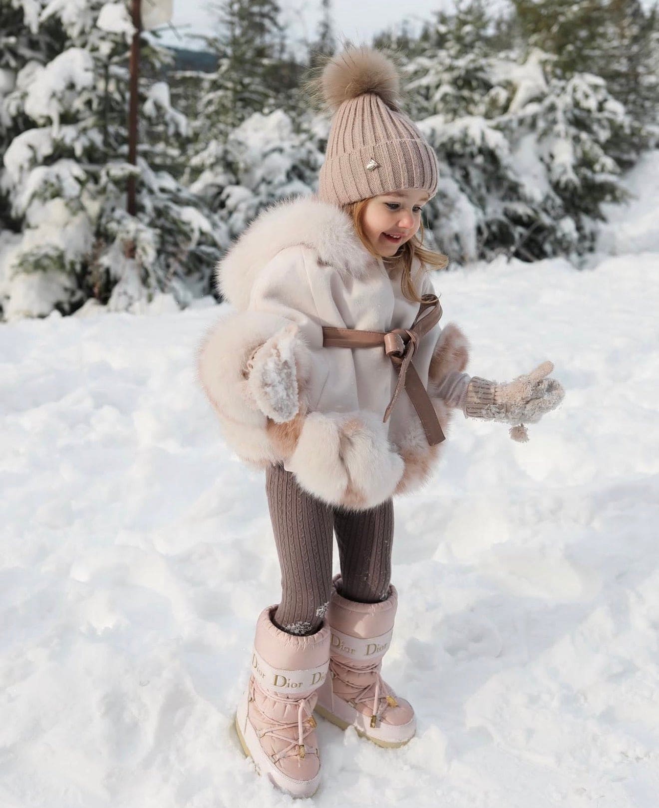 Girl | Siberian Dream Wool Cape | Beige