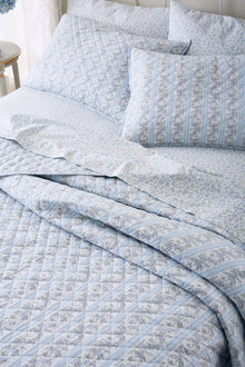 Full Marigold Wreath Quilt And Sham Set | Baby Blue Rush