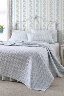 Full Marigold Wreath Quilt And Sham Set | Baby Blue Rush
