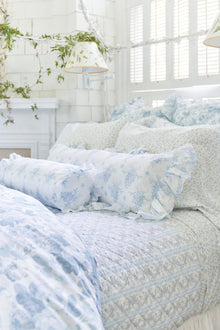 Full Marigold Wreath Quilt And Sham Set | Baby Blue Rush