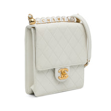 Chanel | Pre-Owned Small Chic Pearls Flap | White