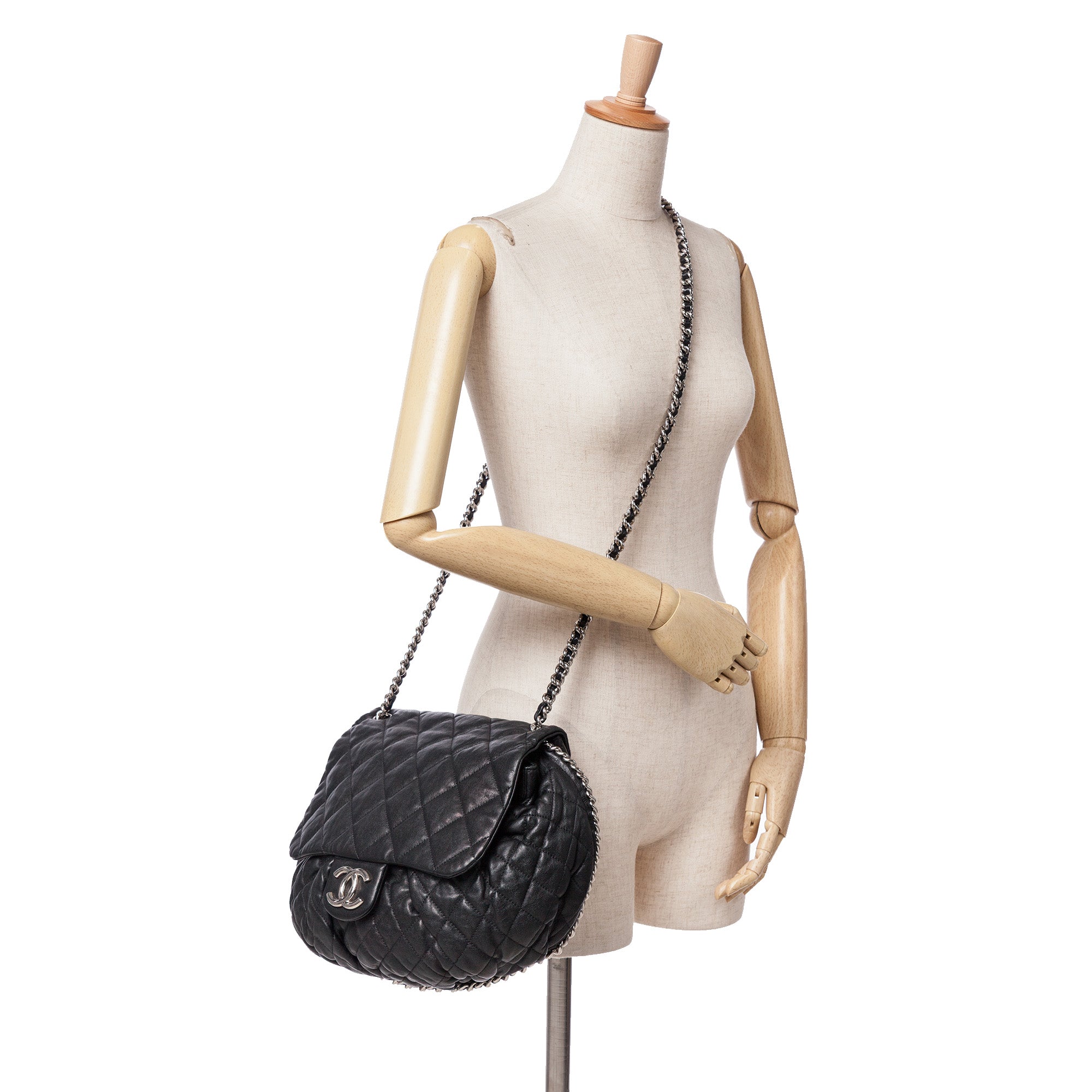 Chanel | Pre-Owned Large Lambskin Chain Around Flap | Black