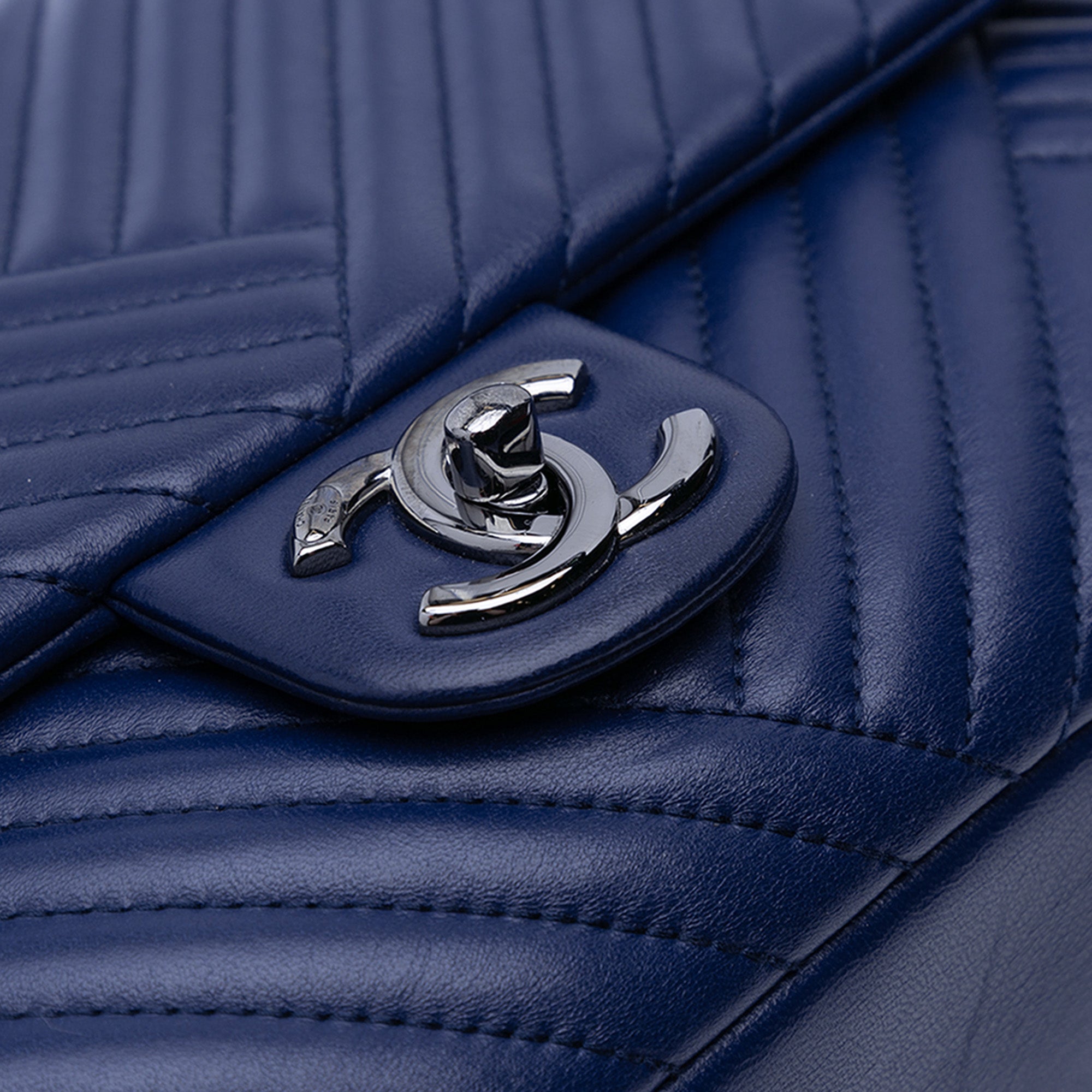 Chanel | Pre-Owned Large Lambskin CC Crossing Flap | Blue/Dark Blue