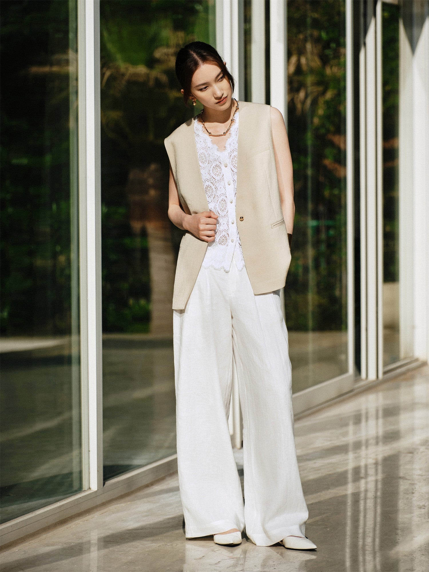Straight-Cut Lace Vest | White