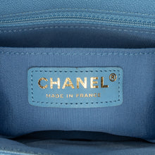 Chanel | Pre-Owned CC Quilted Caviar Single Flap | Blue/Light BlueBrown/Beige