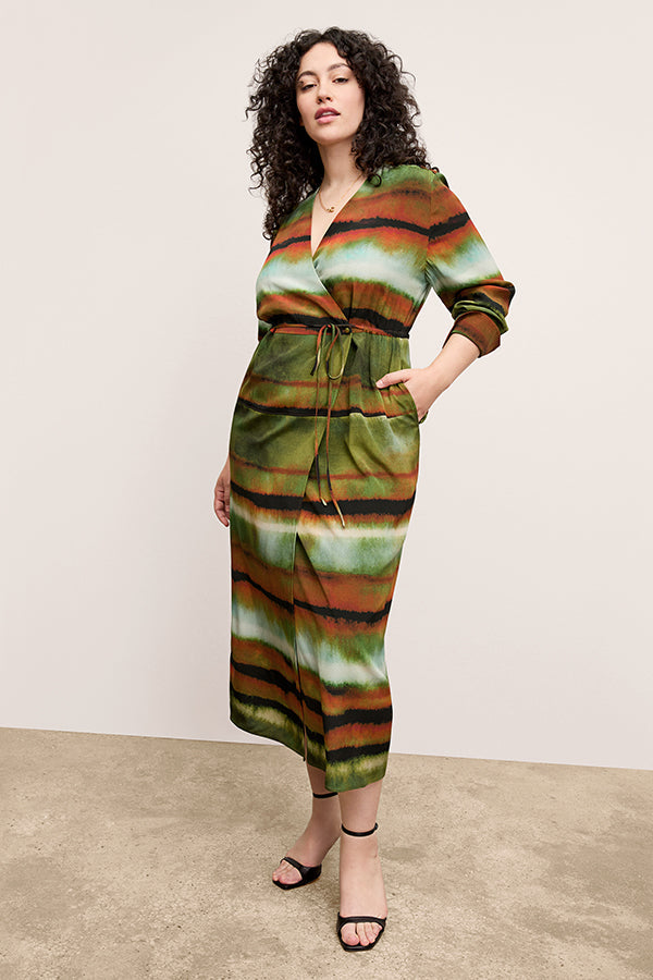 Front image of a woman wearing the Deana dress in Faded Print | Exclude