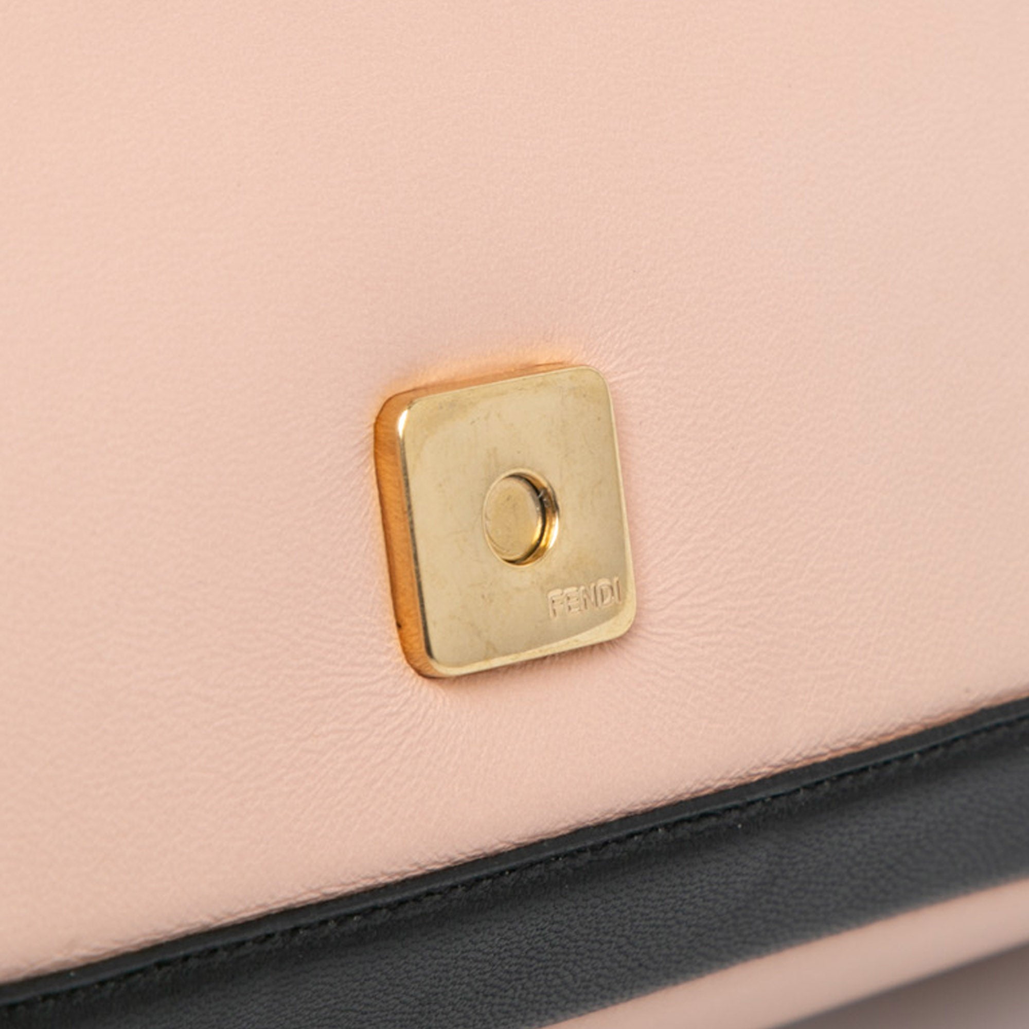 Fendi | Pre-Owned Bicolor Leather Chain Midi Baguette | Pink