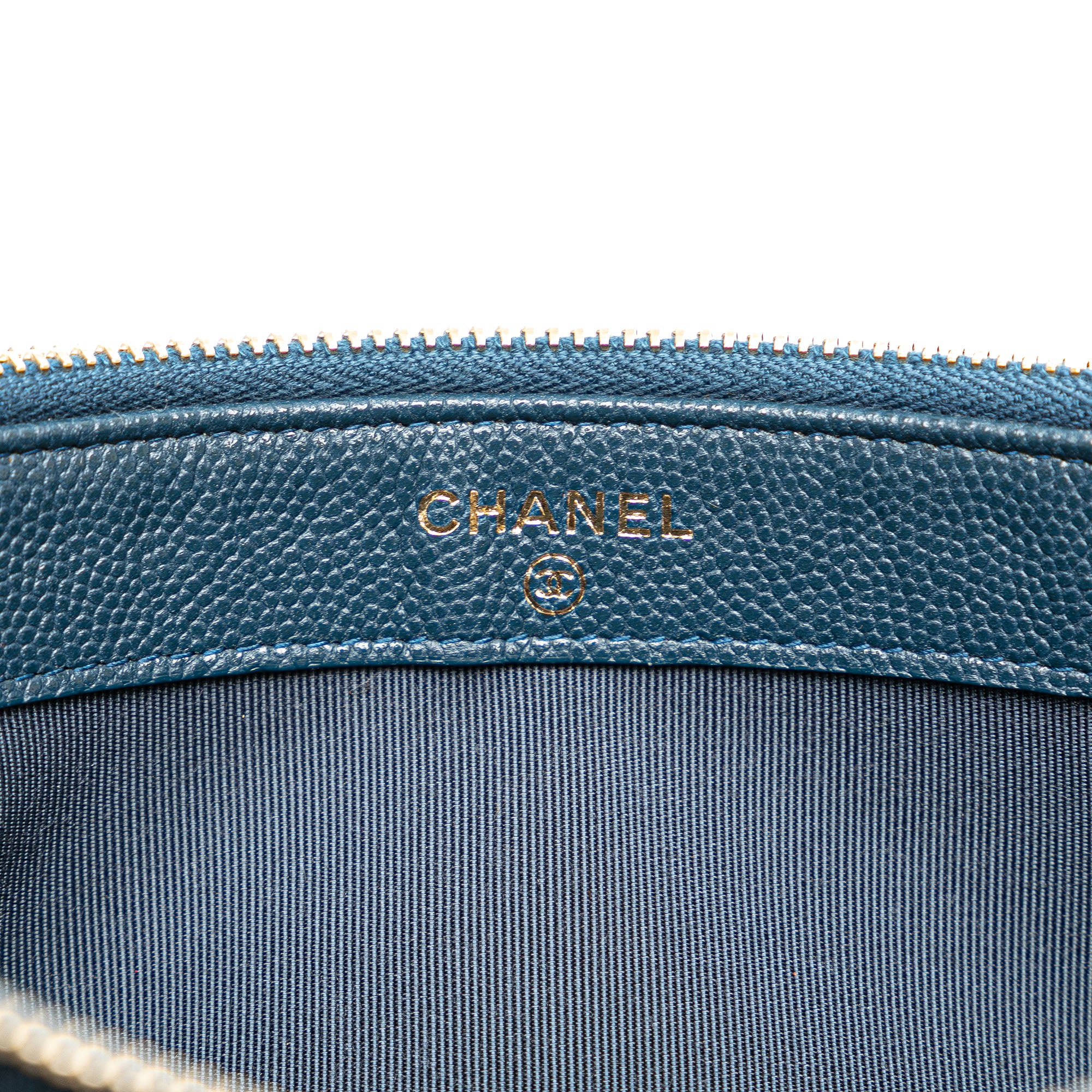 Chanel | Pre-Owned Quilted Caviar Clutch with Chain | Blue/Navy
