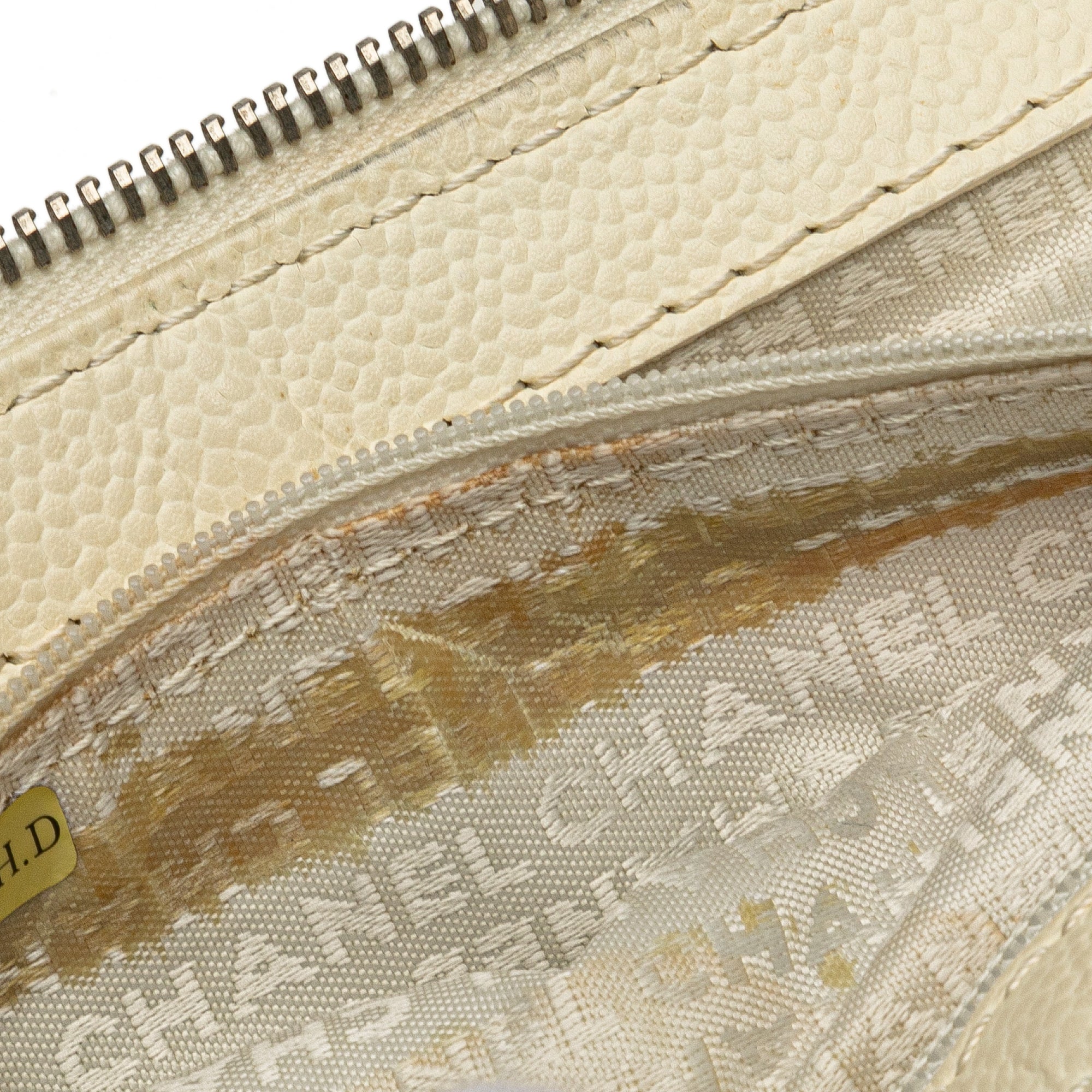 Chanel | Pre-Owned Caviar Perforated Pulley Shoulder Bag | White/Ivory