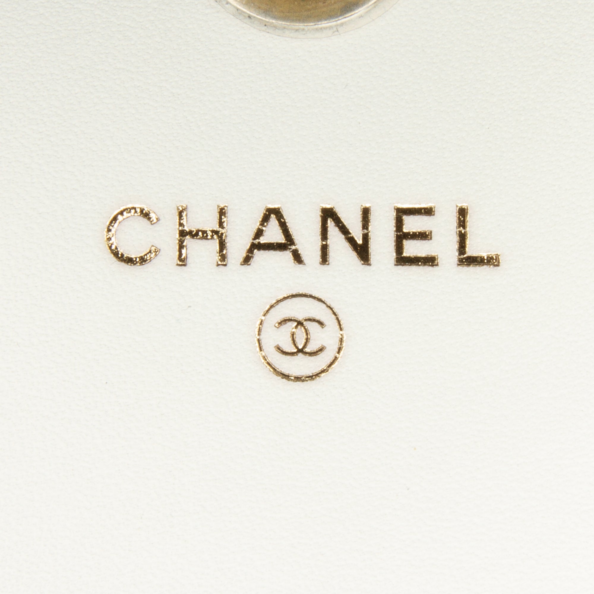 Chanel | Pre-Owned Enchained Wallet on Chain | White