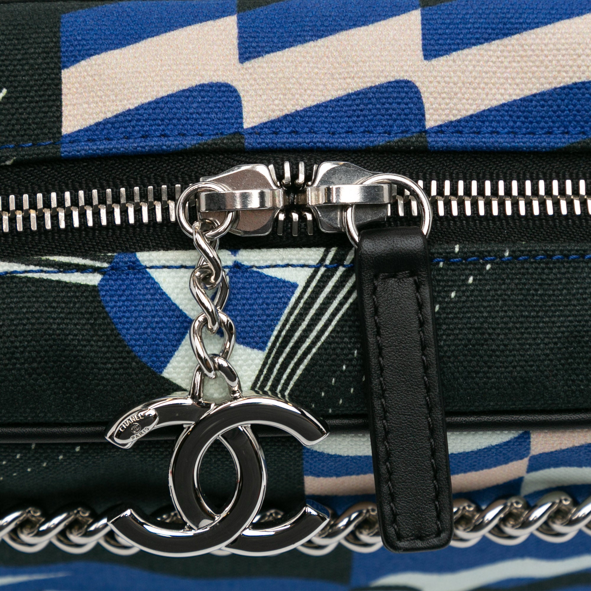 Chanel | Pre-Owned Small Canvas La Pausa Bay Camera Bag | Blue