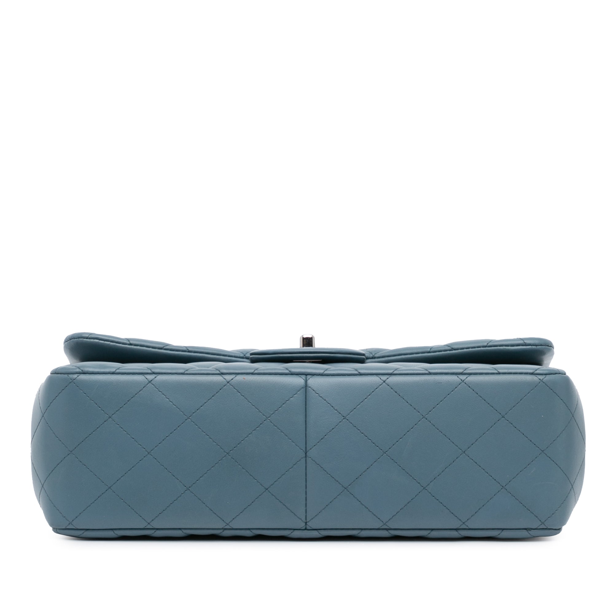 Chanel | Pre-Owned Jumbo Classic Lambskin Double Flap - II | Blue/Dark Blue