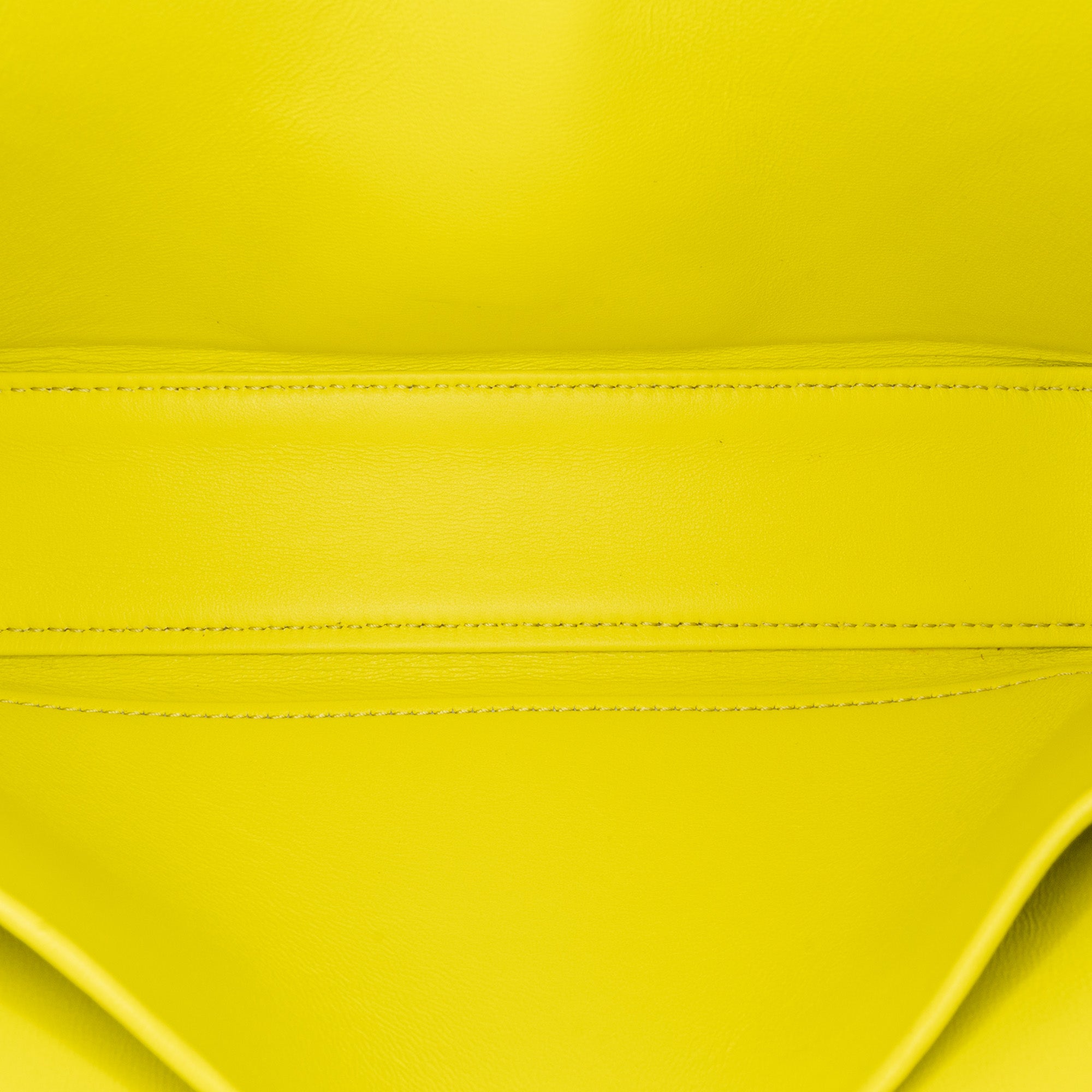 Celine | Pre-Owned Calfskin Cuir Triomphe Chain Shoulder Bag - I | Yellow/Neon Yellow