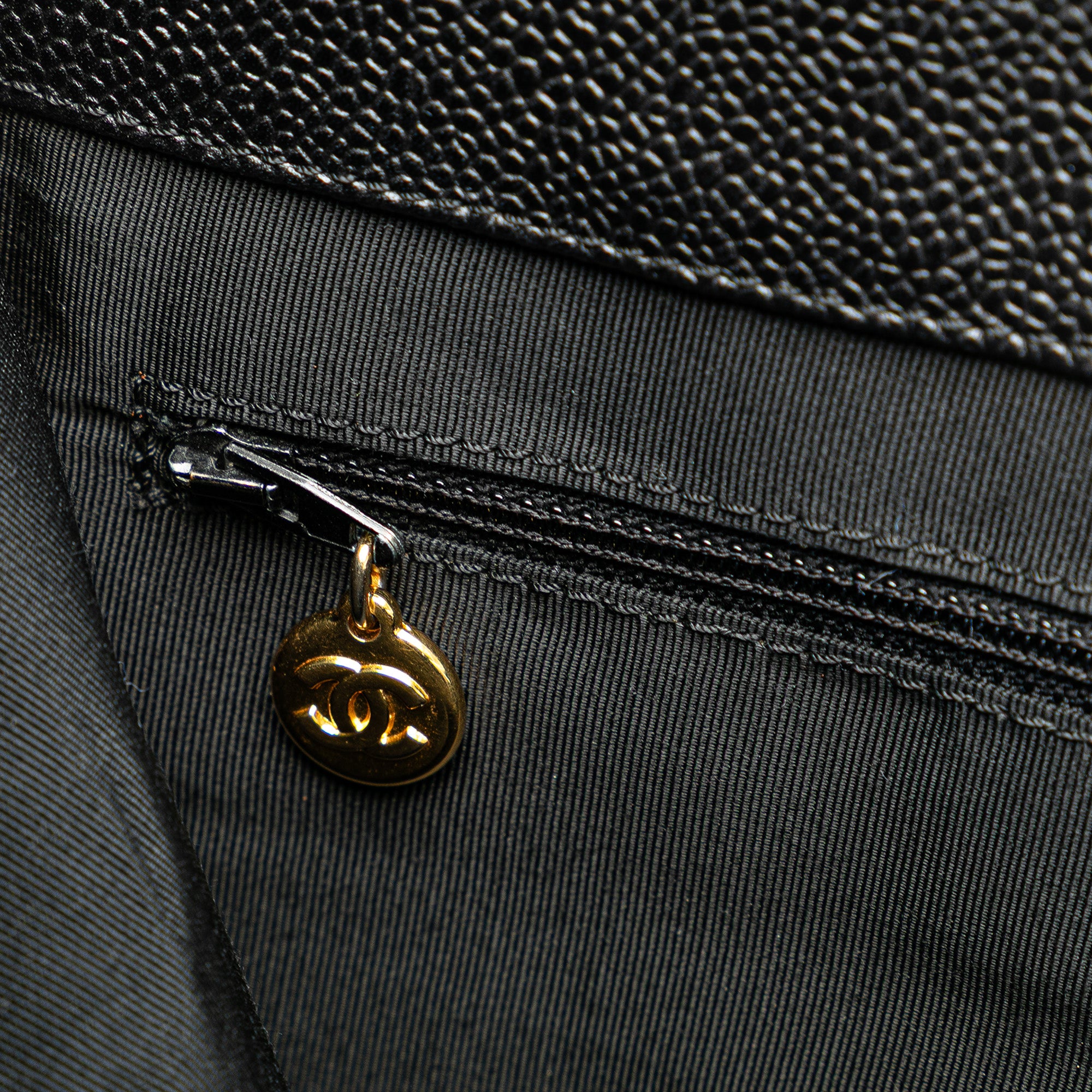 Chanel | Pre-Owned CC Caviar Leather Tote - I | Black