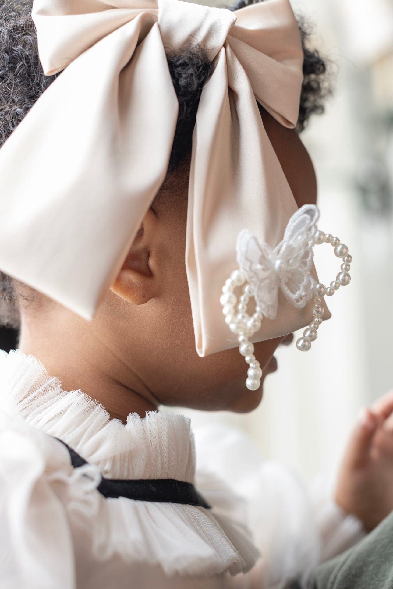 Girl | Anise Satin Embroidered Hair Bows | Champagne