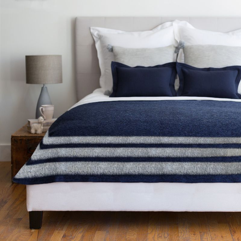 Montauk Throw | Grey / Navy