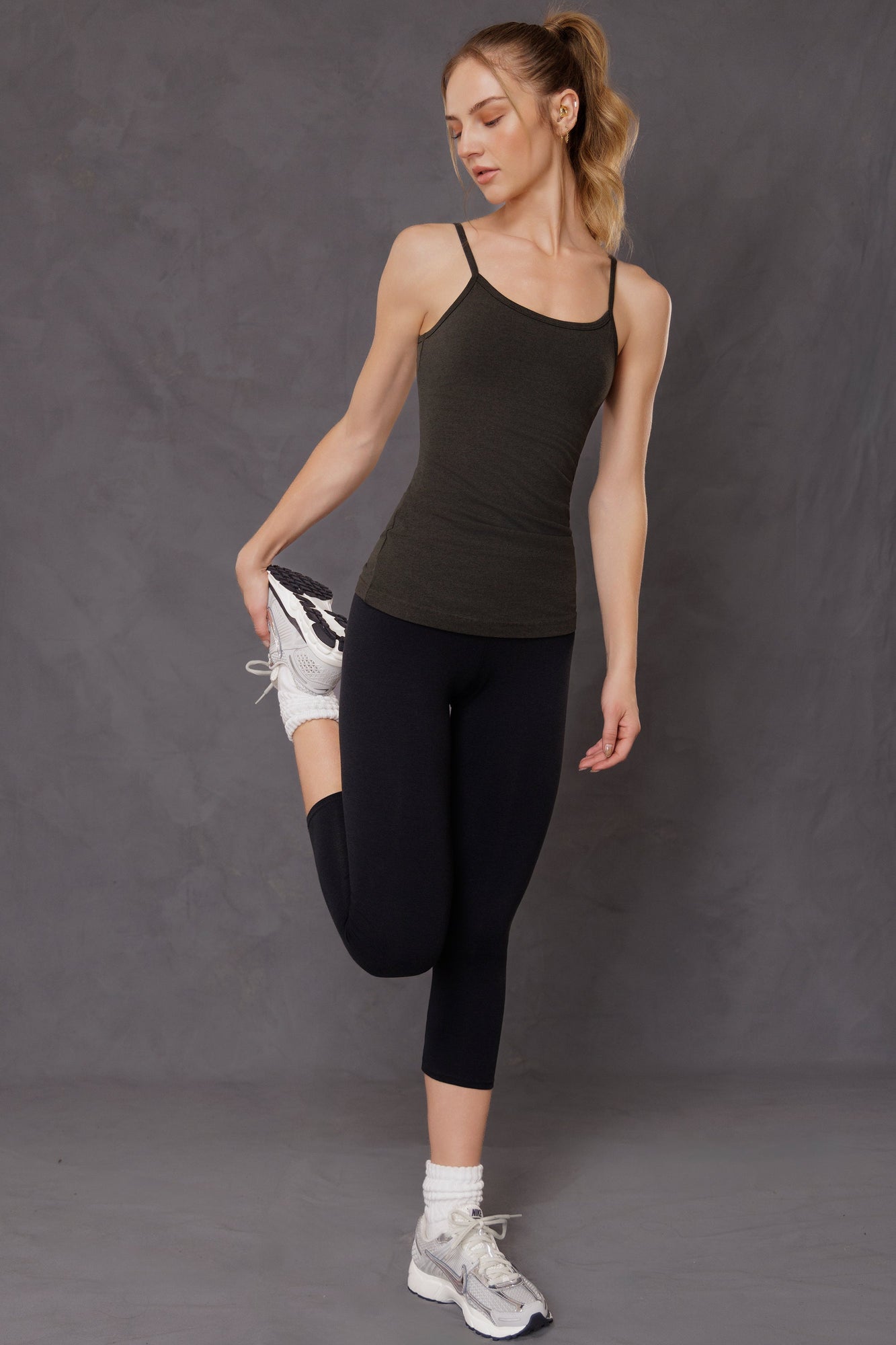 Women | Flat Waist Capri Legging | Charcoal/Jet